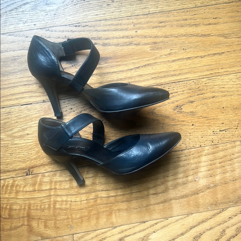 Paul Green Sleek Black Heeled Shoes with Pointed Toe